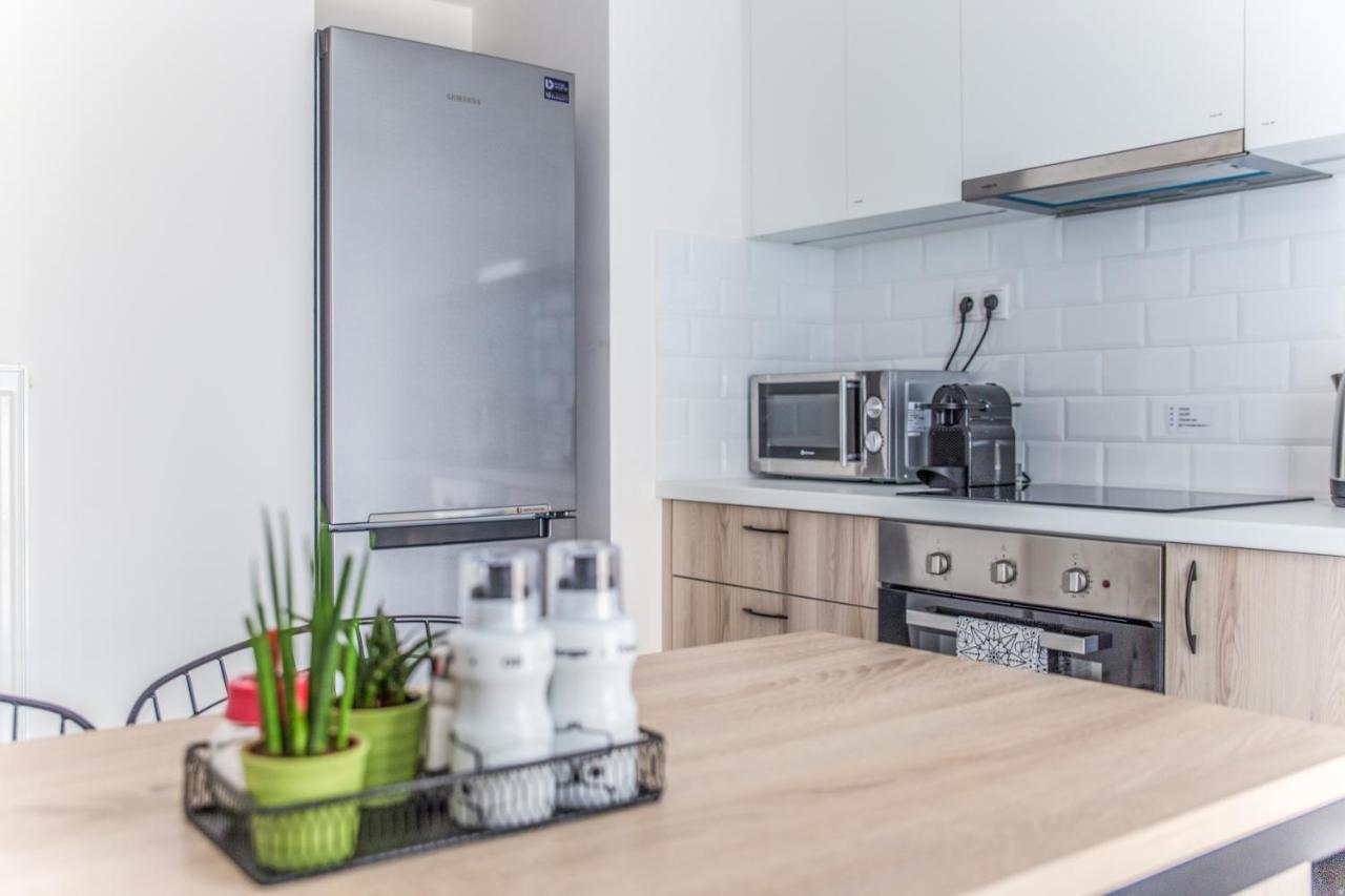 Light & Airy! In The City Athena Bagian luar foto